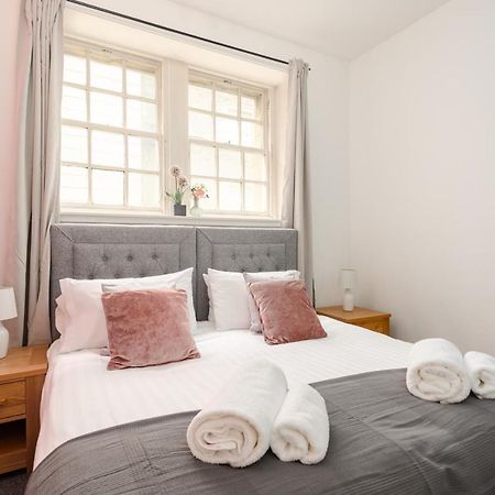 2 Bedroom Royal Mile Apartment Единбург Екстериор снимка