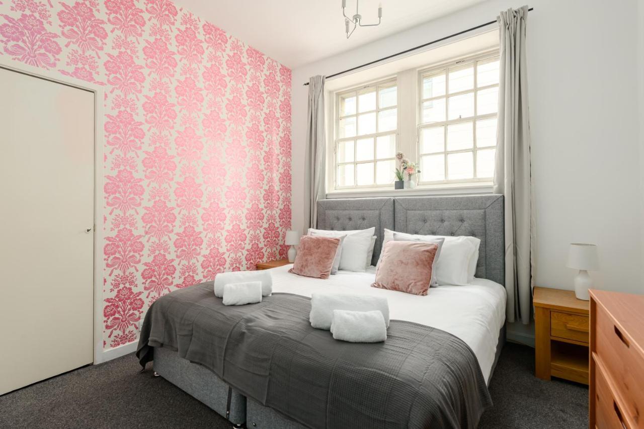 2 Bedroom Royal Mile Apartment Единбург Екстериор снимка