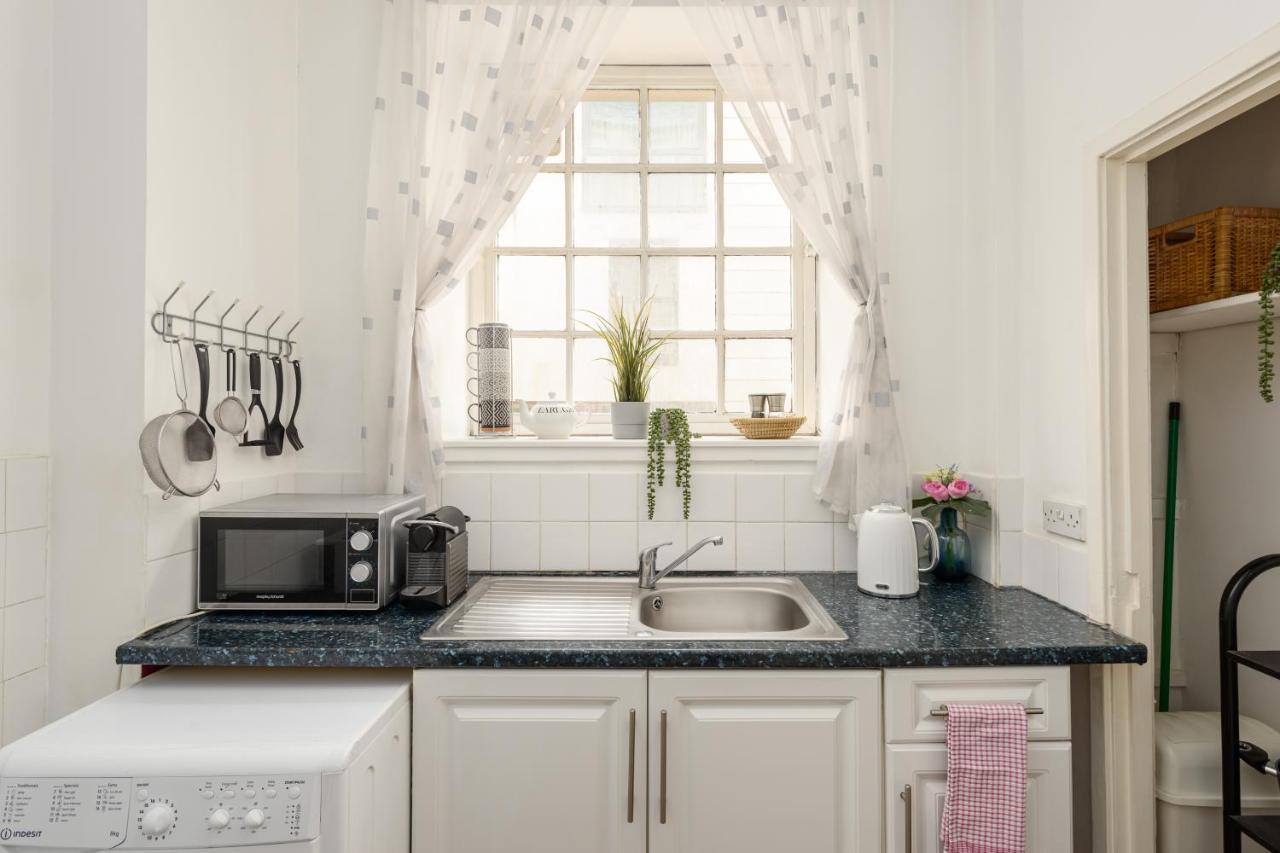 2 Bedroom Royal Mile Apartment Единбург Екстериор снимка