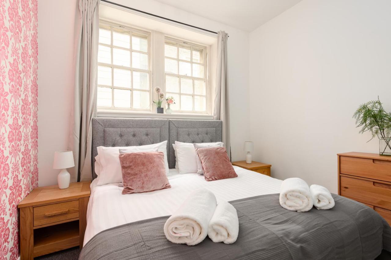 2 Bedroom Royal Mile Apartment Единбург Екстериор снимка