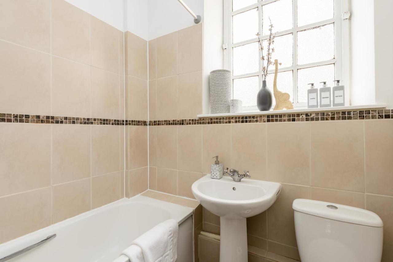 2 Bedroom Royal Mile Apartment Единбург Екстериор снимка