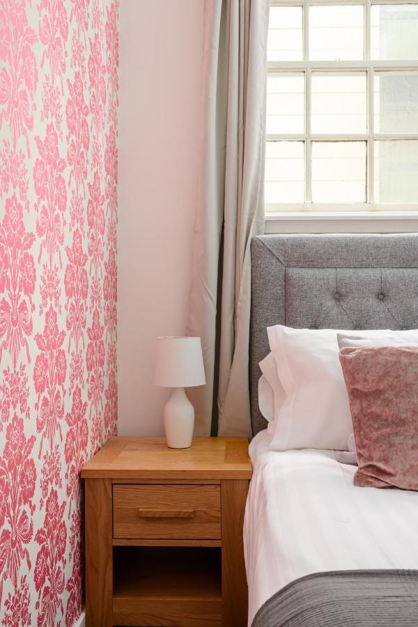 2 Bedroom Royal Mile Apartment Единбург Екстериор снимка