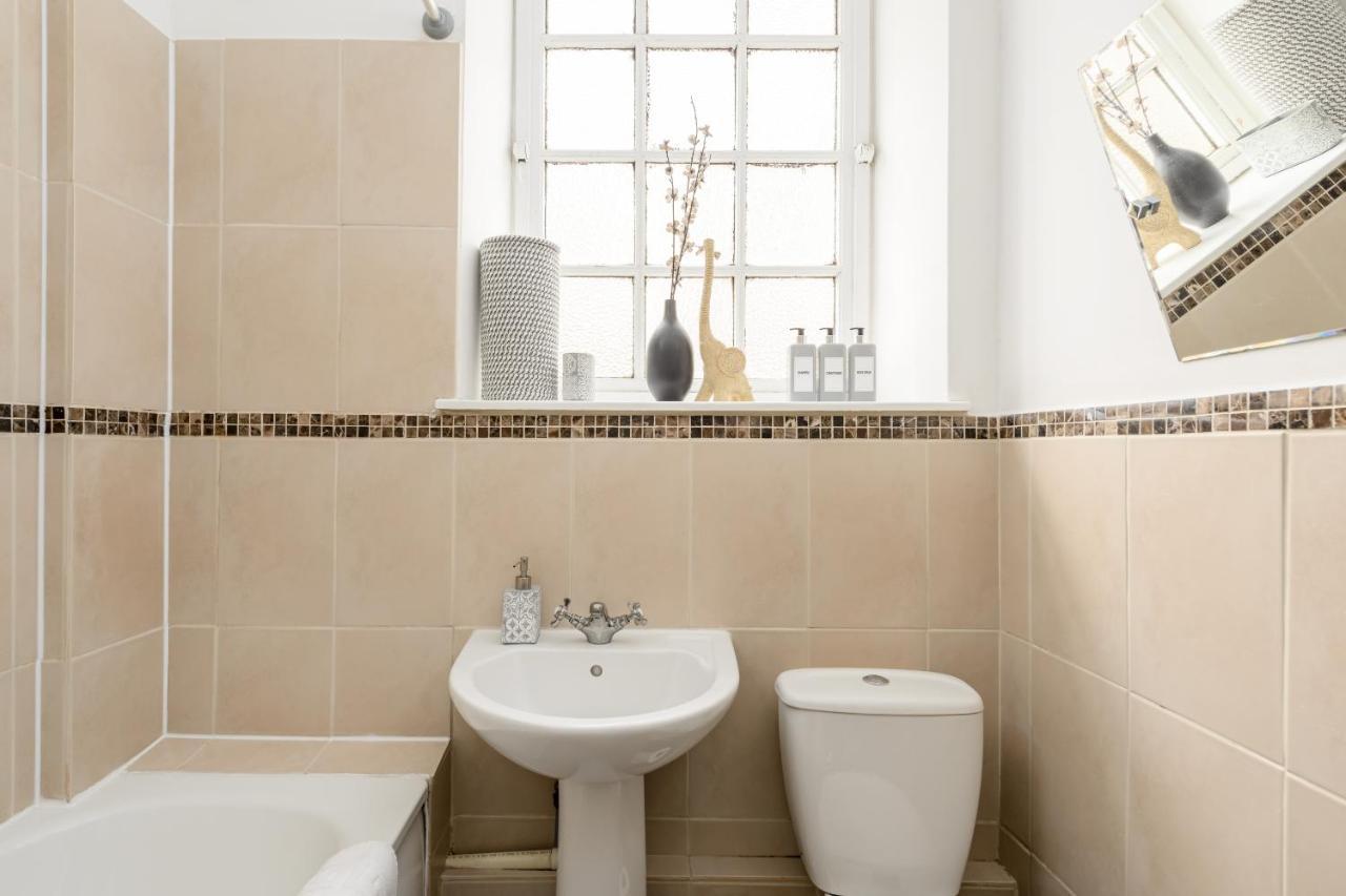 2 Bedroom Royal Mile Apartment Единбург Екстериор снимка